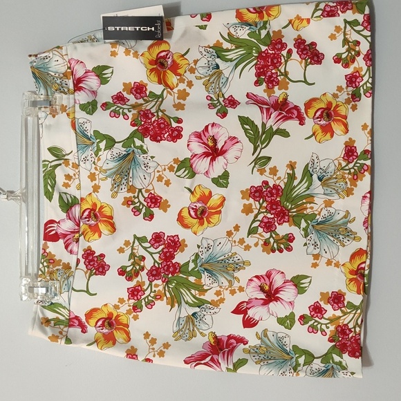 Rafaella Dresses & Skirts - Rafaella Mini Skirt White, Red & Green Floral Print Tropical Sateen Size 12 NWT